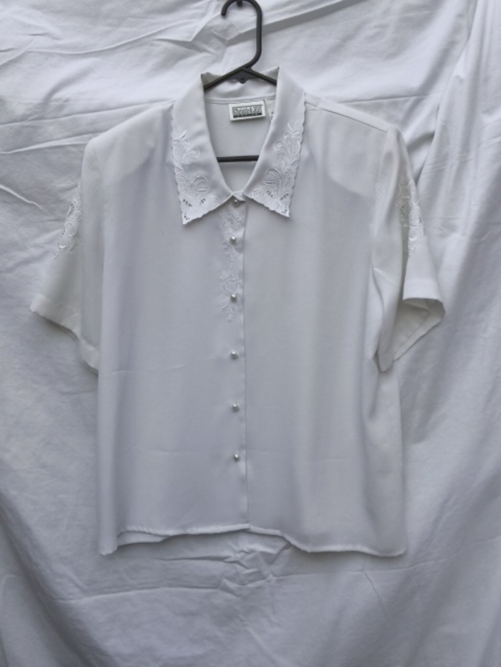 Vintage White Embroidered Collar PearlButton-Front Shirt - Christine&Jill 14P